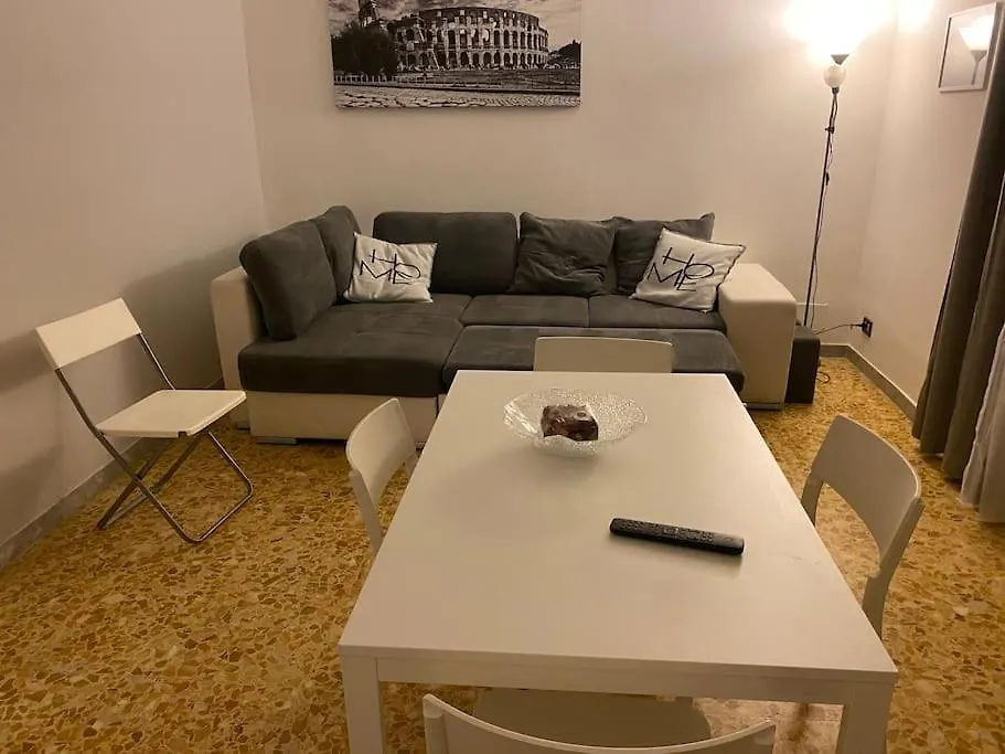 Holiday home Roma Tiburtino, Wifi Netflix Sport Ac 10 Min Metro Villa Italy